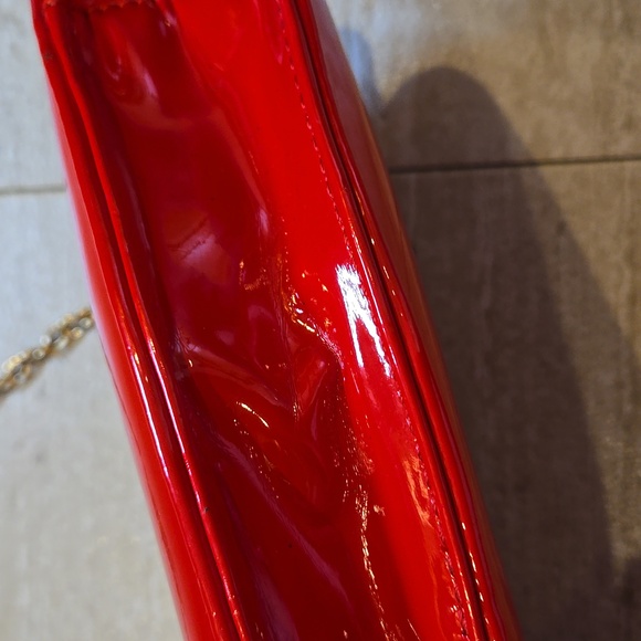 ALDO Original Shiny Red Novelty Lips Versatile Bag - Picture 2 of 13